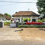 Reddoorz Plus Near Taman Sari 2